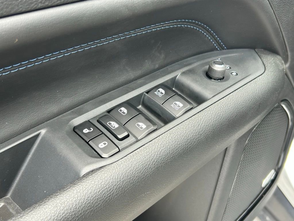 New 2025 Jeep Compass Latitude w/ Sun & Sound Group AWD/4WD image 25