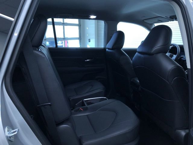 Used 2025 Toyota Grand Highlander AWD image 24