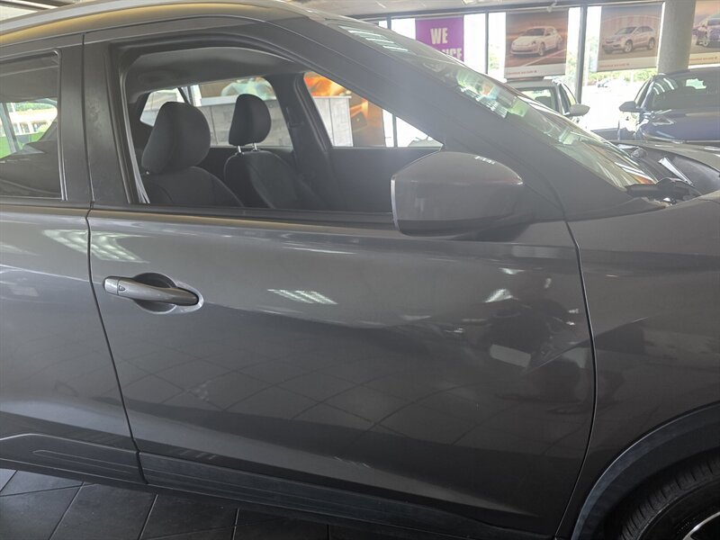 Used 2020 Nissan Kicks SV FWD image 30