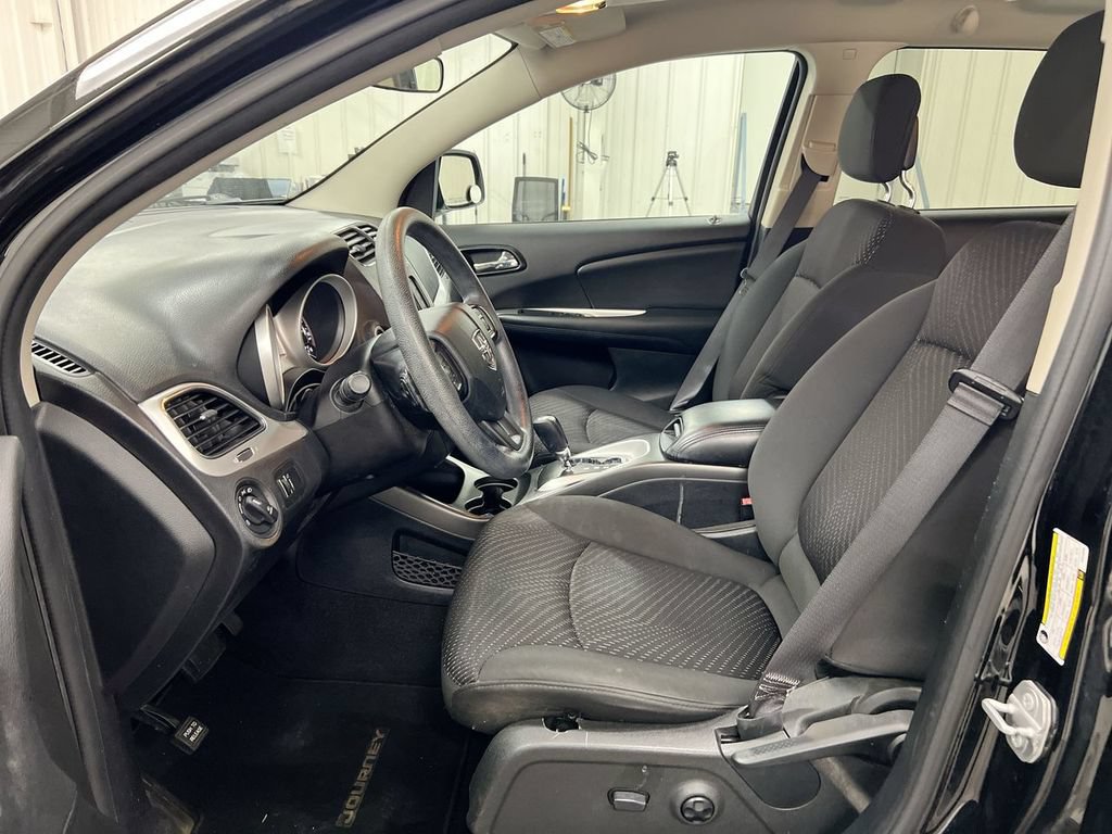 Used 2017 Dodge Journey SXT w/ Comfort/Convenience Group FWD image 18