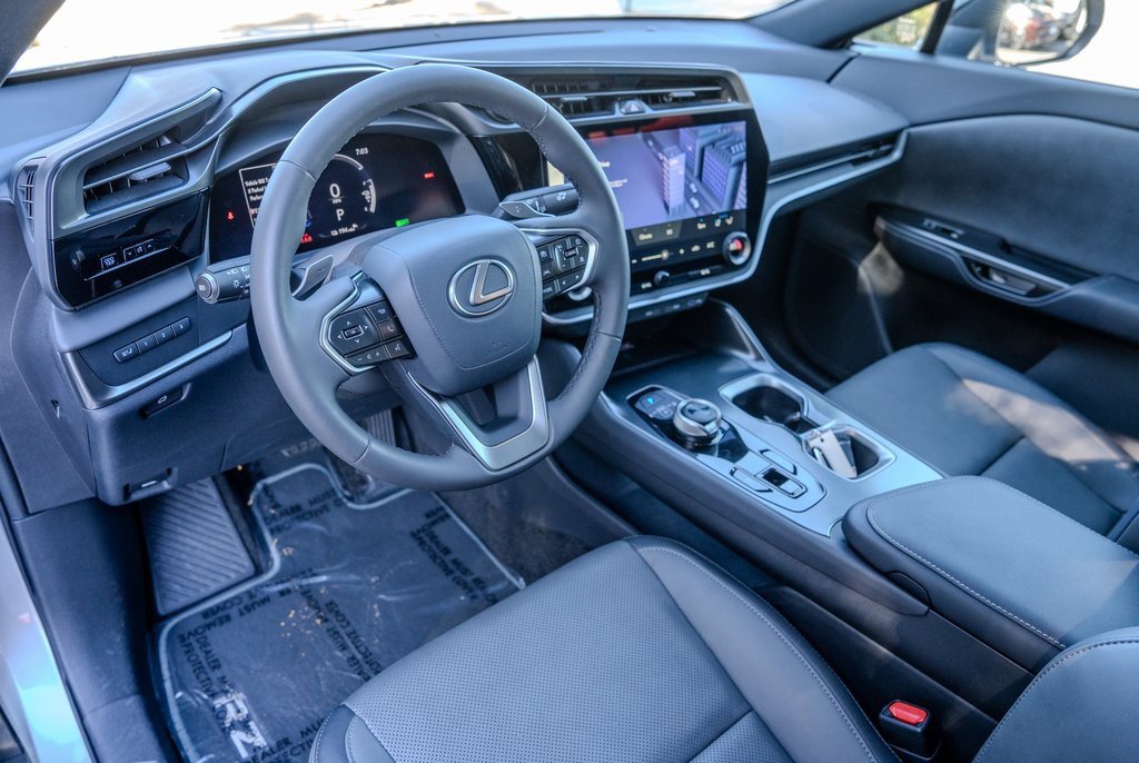 Used 2024 Lexus RZ 300e Premium w/ Accessory Package (Z1) image 4