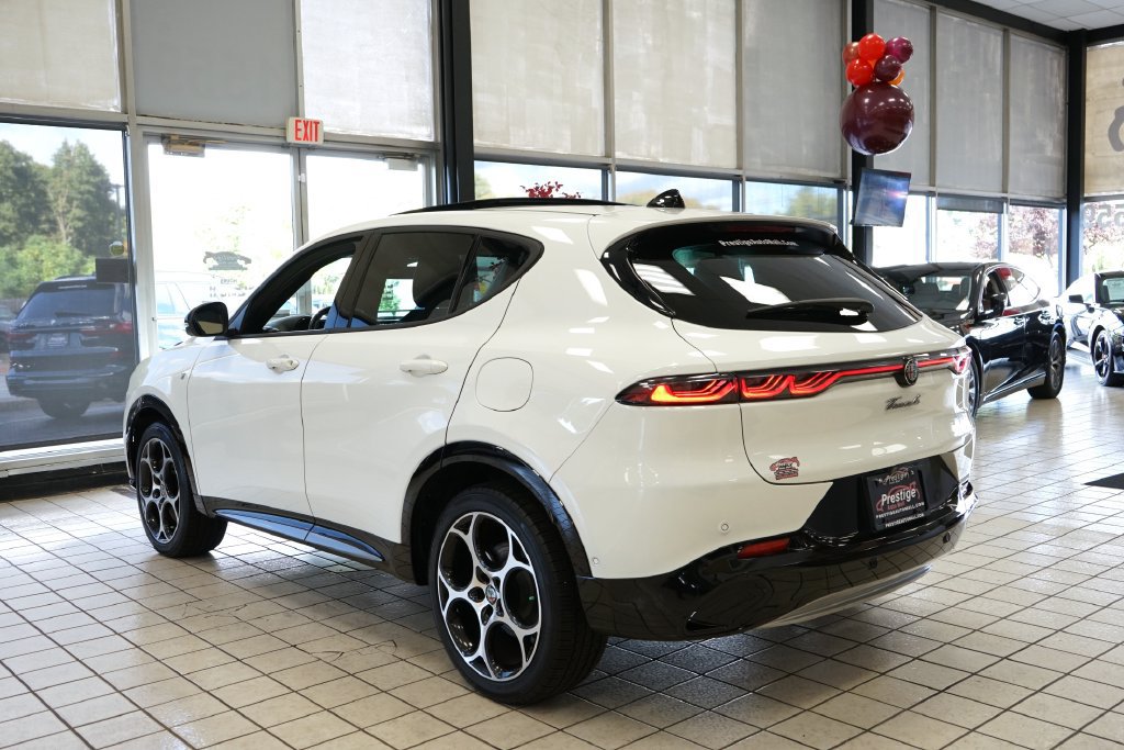 Used 2024 Alfa Romeo Tonale Ti w/ Active Assist Package AWD/4WD image 4