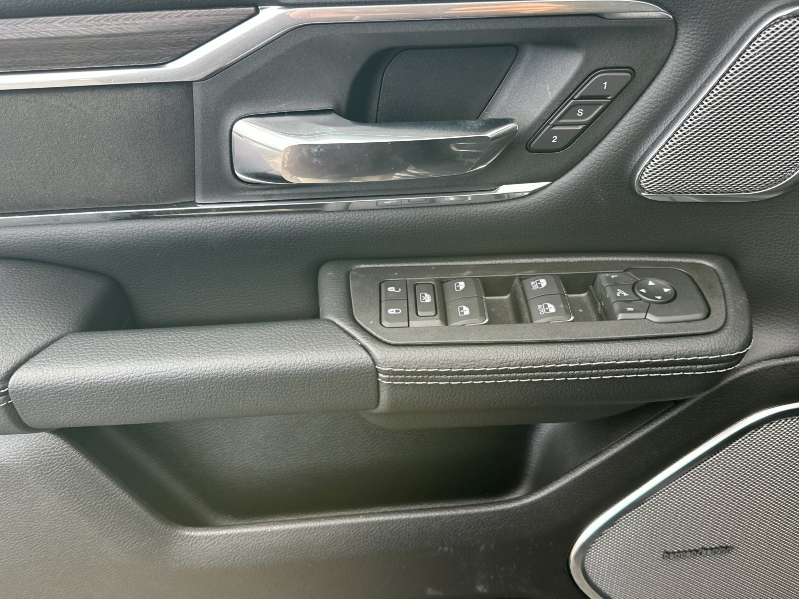 New 2026 RAM 1500 Laramie AWD/4WD image 11