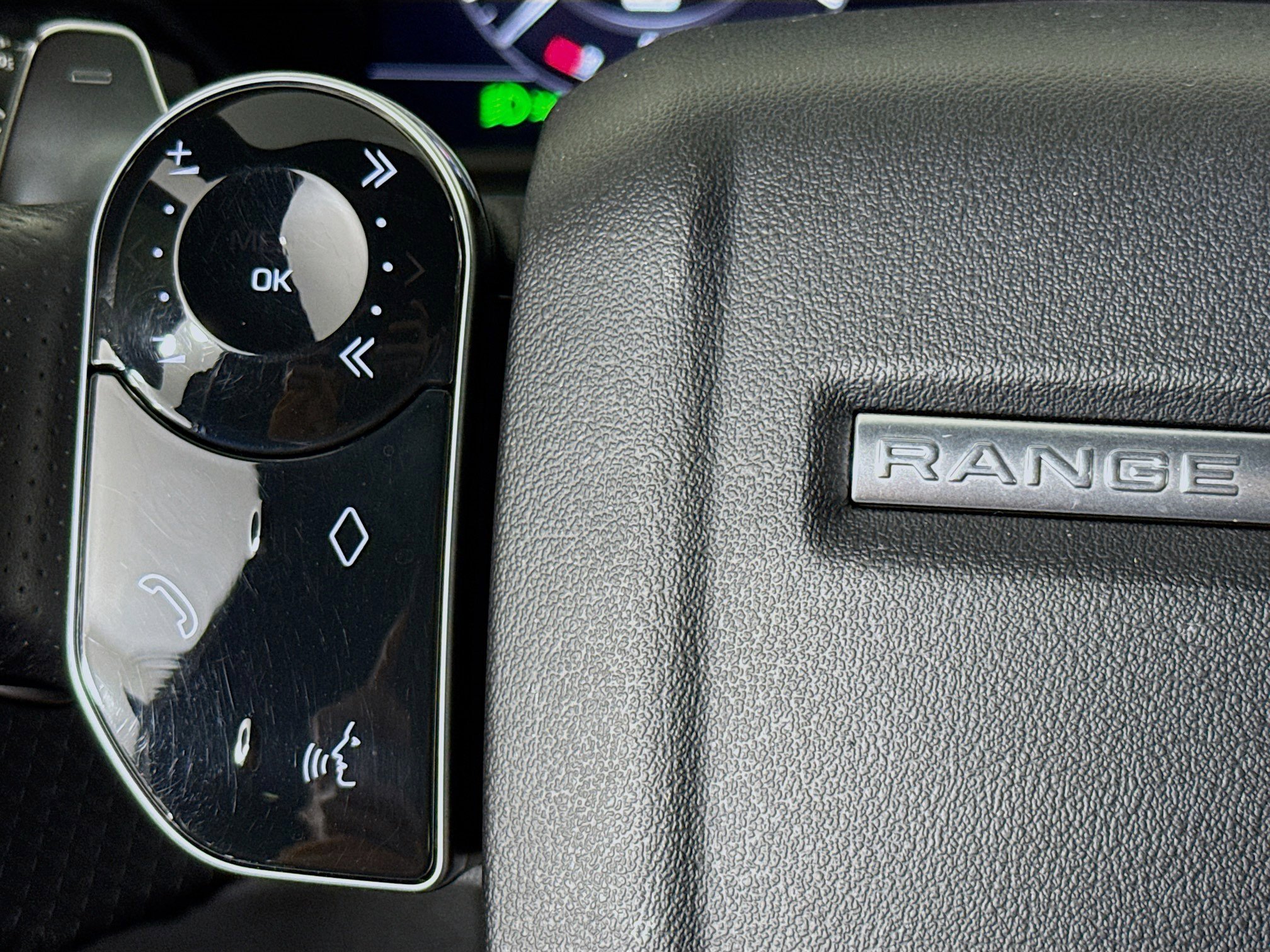 Used 2018 Land Rover Range Rover Velar R-Dynamic SE image 13