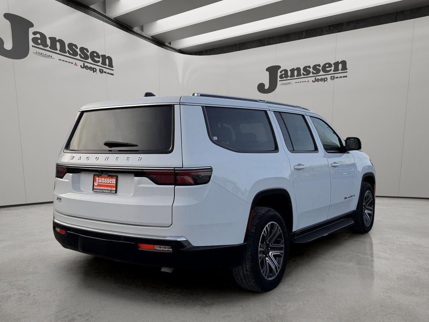 Used 2025 Jeep Wagoneer L 4WD image 2
