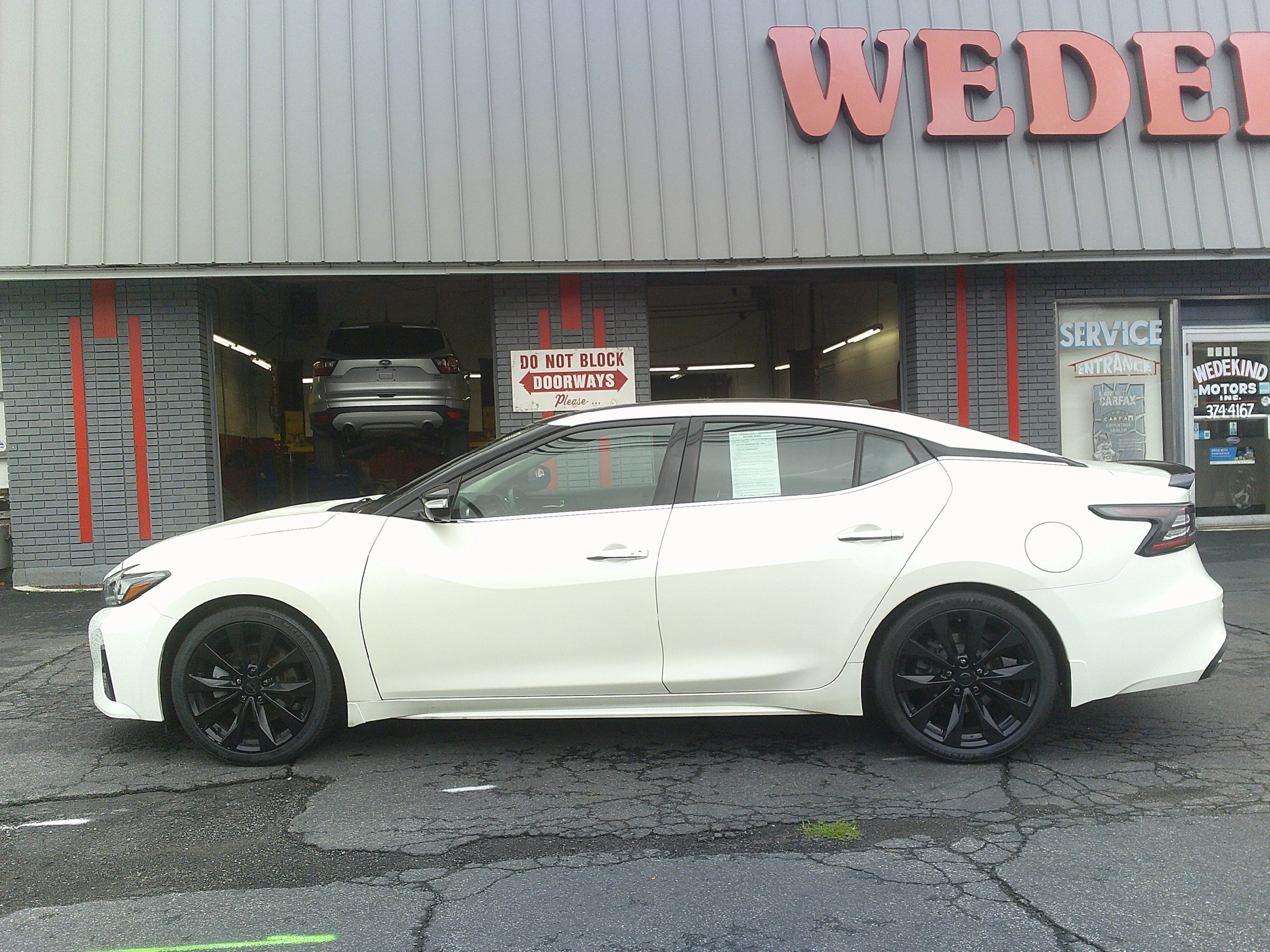 Used 2023 Nissan Maxima Platinum w/ Sport Mat Group FWD image 4