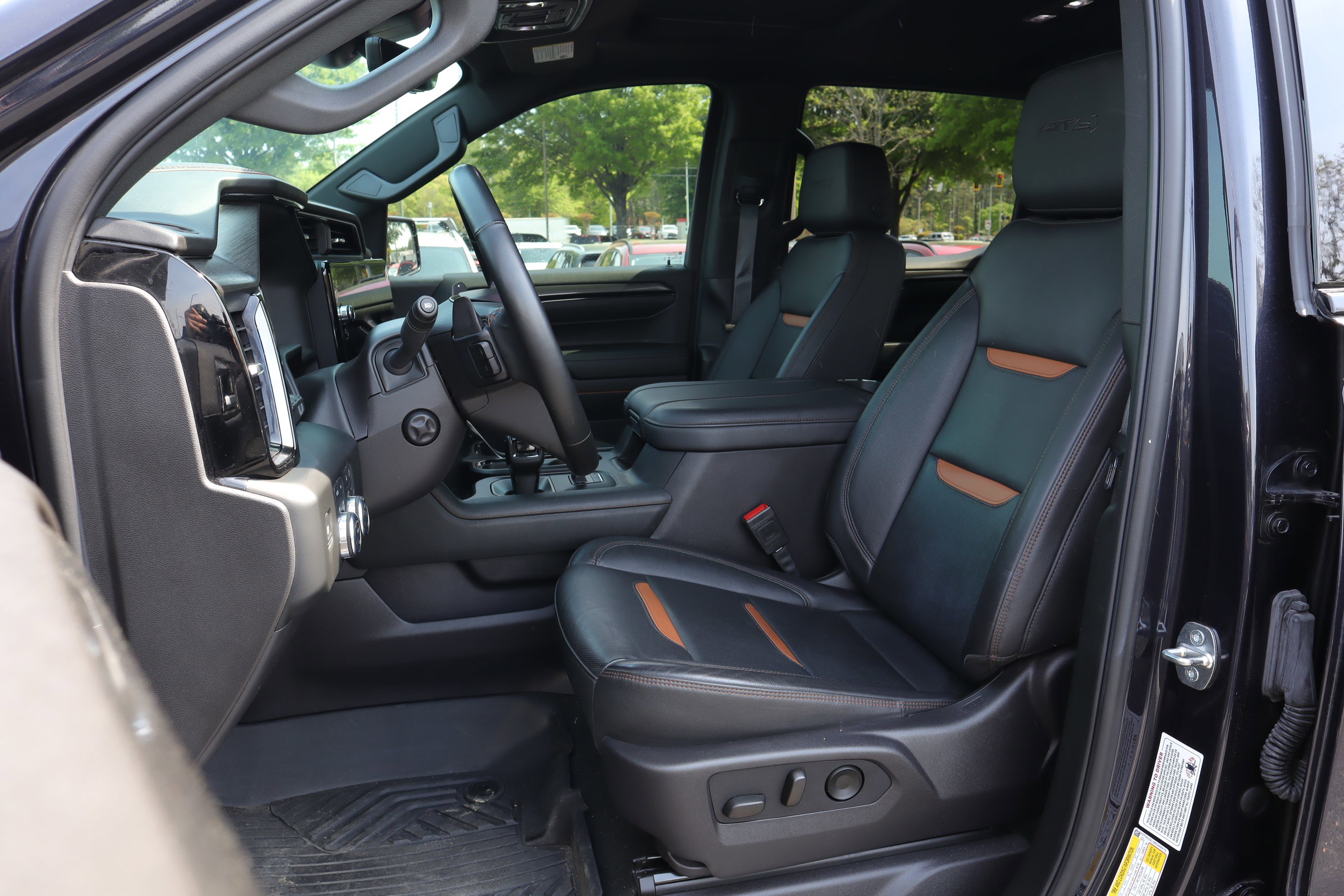 Used 2024 GMC Sierra 1500 AT4 w/ Technology Package image 9