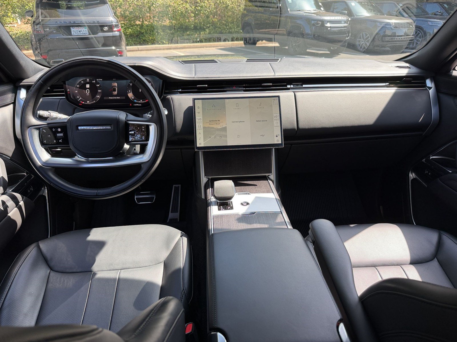 Used 2025 Land Rover Range Rover Long Wheelbase SE AWD/4WD image 16