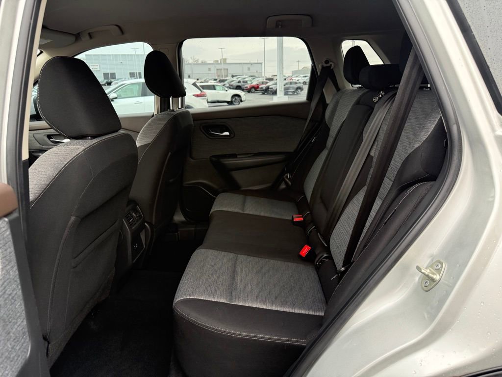 Used 2021 Nissan Rogue SV image 9