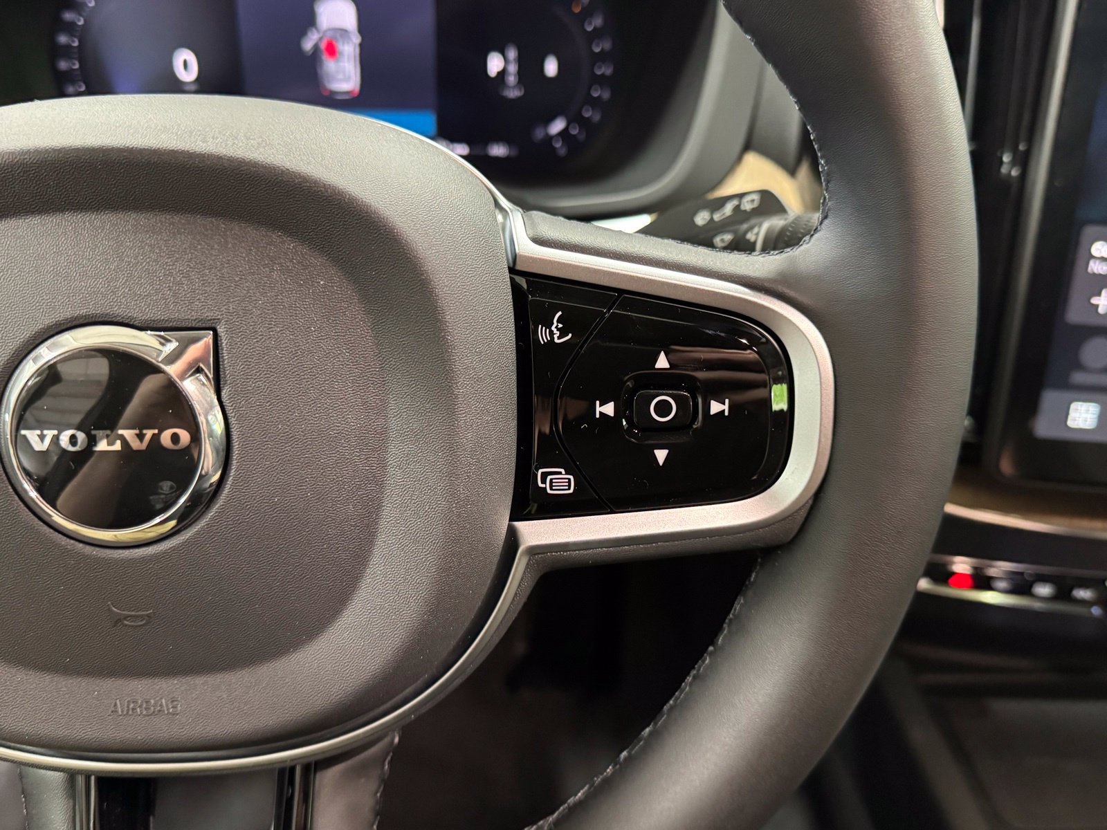 New 2026 Volvo XC60 B5 Plus w/ Protection Package Premier AWD/4WD image 19