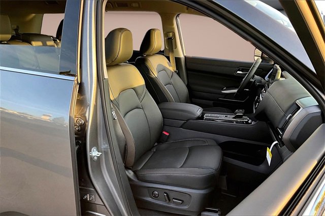New 2025 Nissan Pathfinder SL image 10