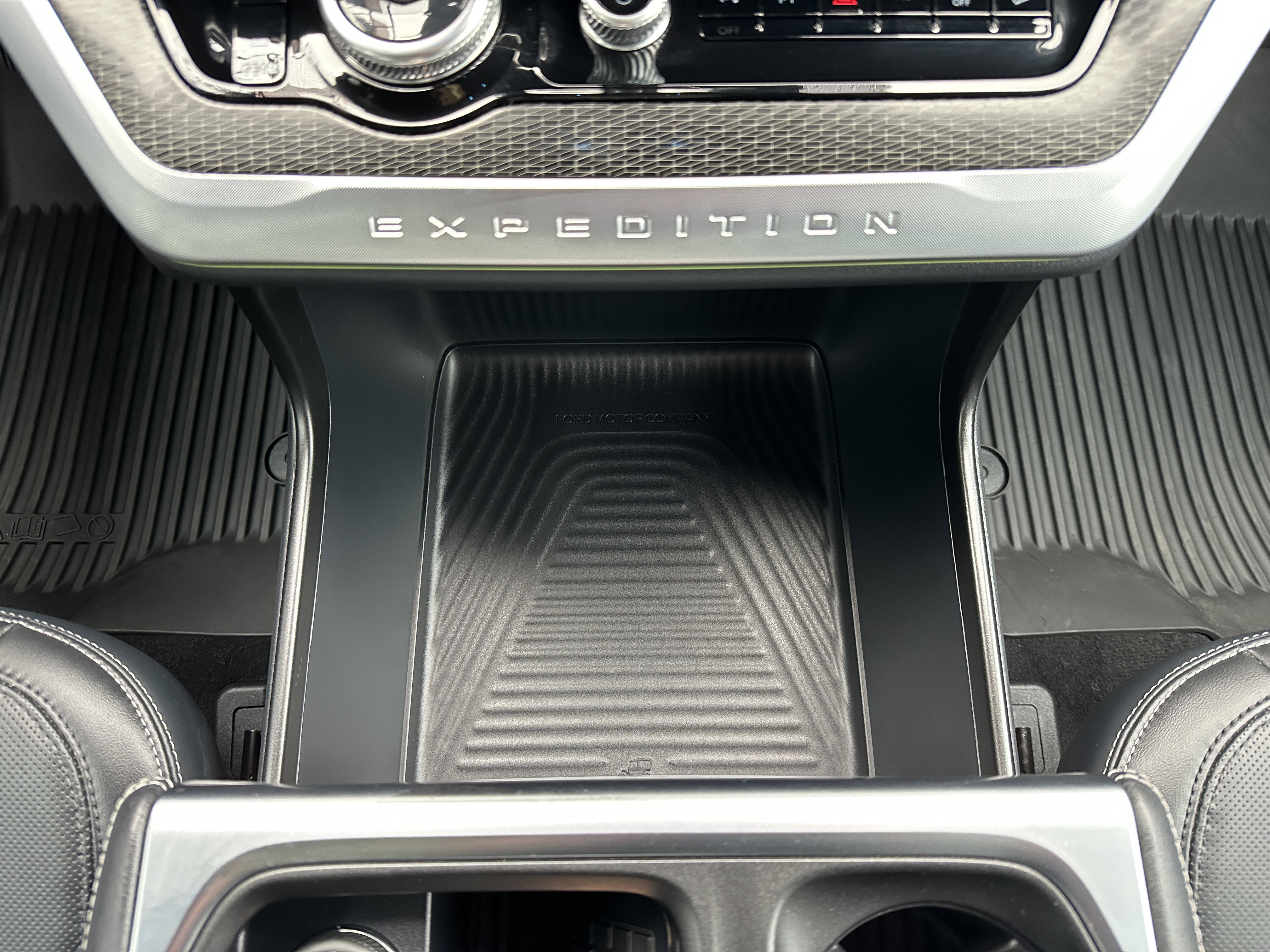 Used 2025 Ford Expedition Platinum w/ Stealth Appearance Package AWD/4WD image 51