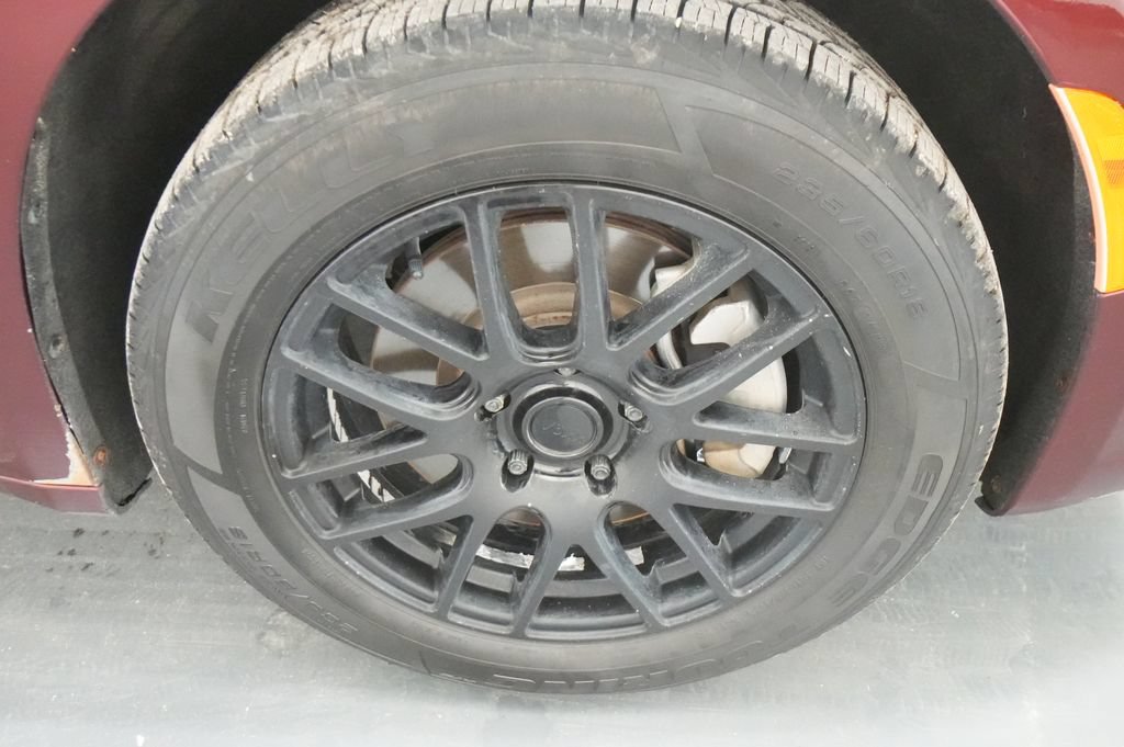 Used 2021 Chrysler Pacifica Touring-L w/ Uconnect Theater Family Group AWD/4WD image 11