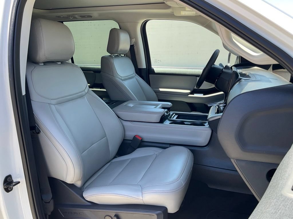 Used 2025 Ford Expedition Max Active AWD/4WD image 36