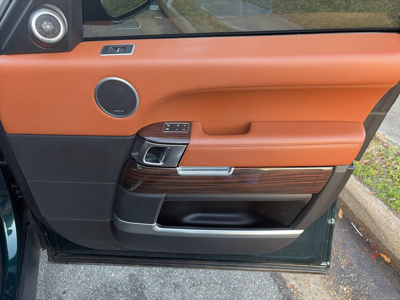 Used 2017 Land Rover Range Rover Long Wheelbase Autobiography image 31