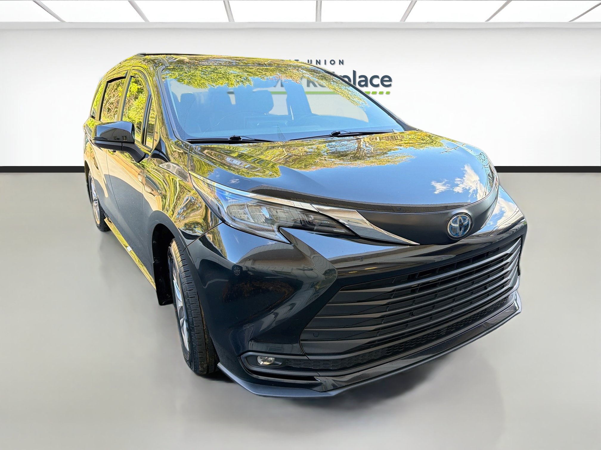 Used 2025 Toyota Sienna XLE