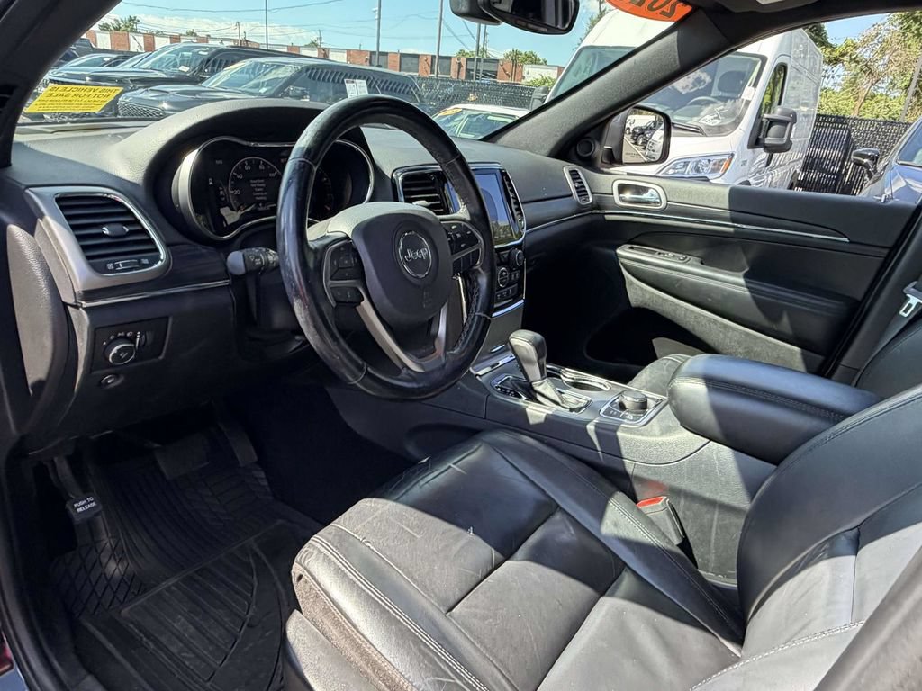 Used 2020 Jeep Grand Cherokee Limited AWD/4WD image 19