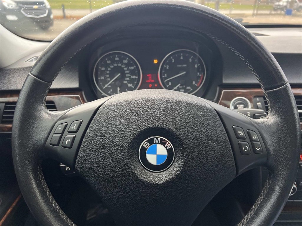 Used 2010 BMW 335i xDrive Sedan image 16