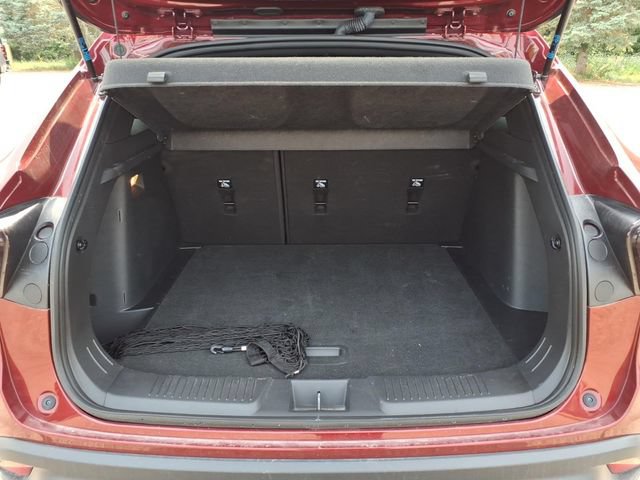 Used 2024 Chevrolet Trax RS w/ Sunroof Package FWD image 8