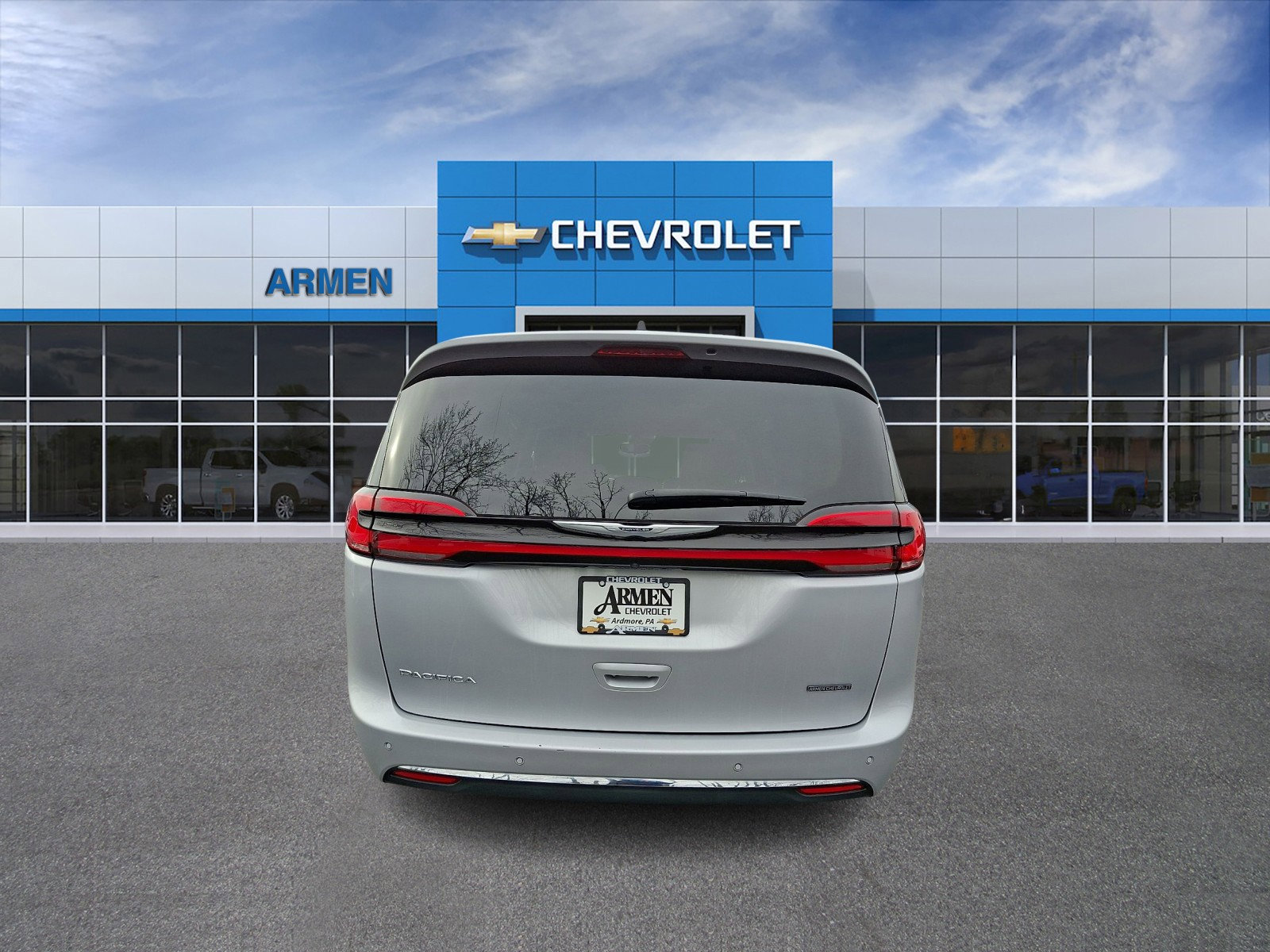 Used 2023 Chrysler Pacifica Touring-L image 6