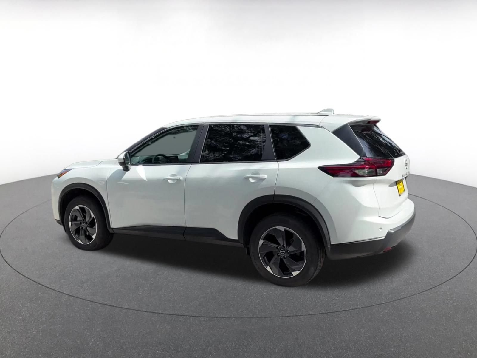 Used 2025 Nissan Rogue SV AWD/4WD image 10