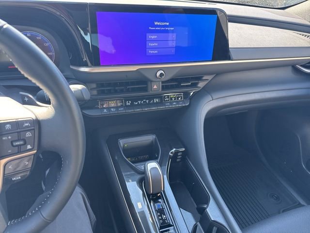 Used 2025 Toyota Crown Signia w/ Advanced Technology Package image 18