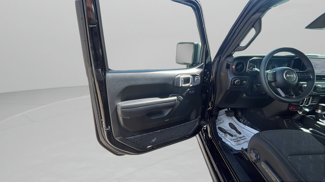 Used 2026 Jeep Gladiator Mojave AWD/4WD image 9
