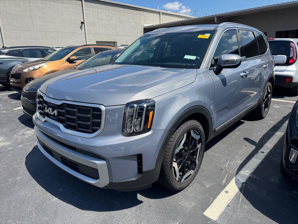 Certified 2023 Kia Telluride S w/ S Sunroof Package FWD image 9