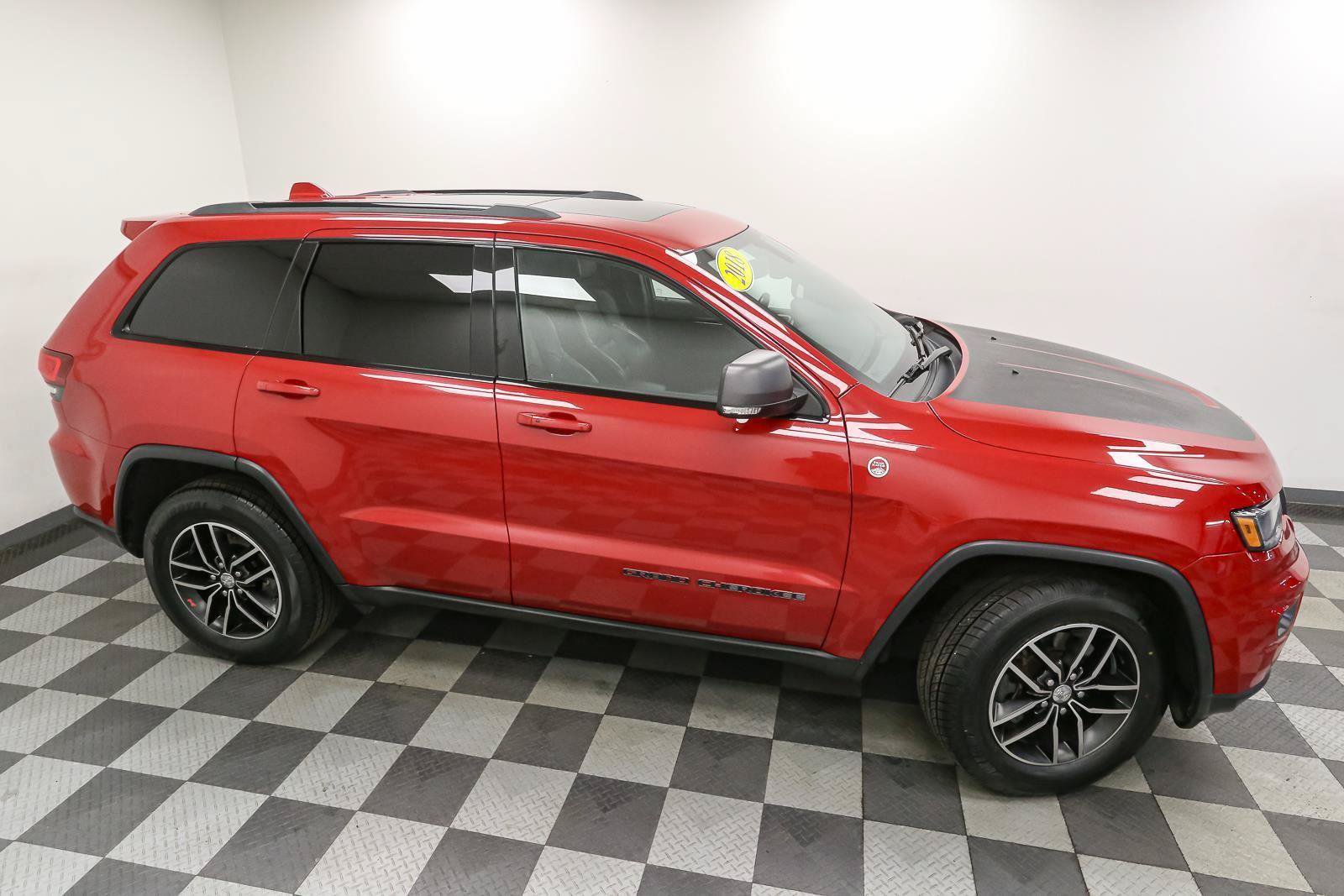 Used 2018 Jeep Grand Cherokee Trailhawk w/ Trailhawk Luxury Group AWD/4WD image 5