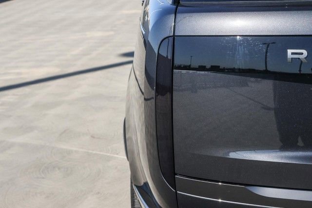 New 2025 Land Rover Range Rover SE image 7