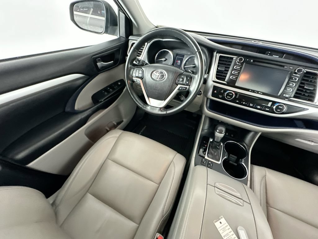 Used 2019 Toyota Highlander XLE AWD/4WD image 9