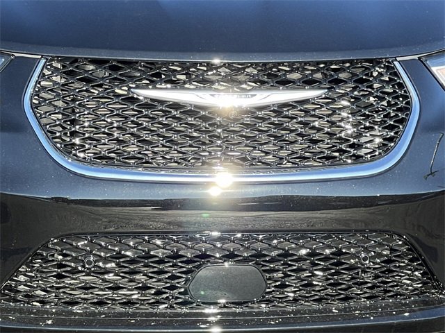 New 2026 Chrysler Pacifica Limited w/ Uconnect Theater Family Group image 49