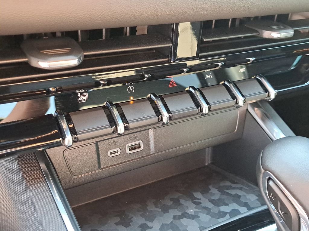 Used 2025 GMC Canyon Elevation image 24