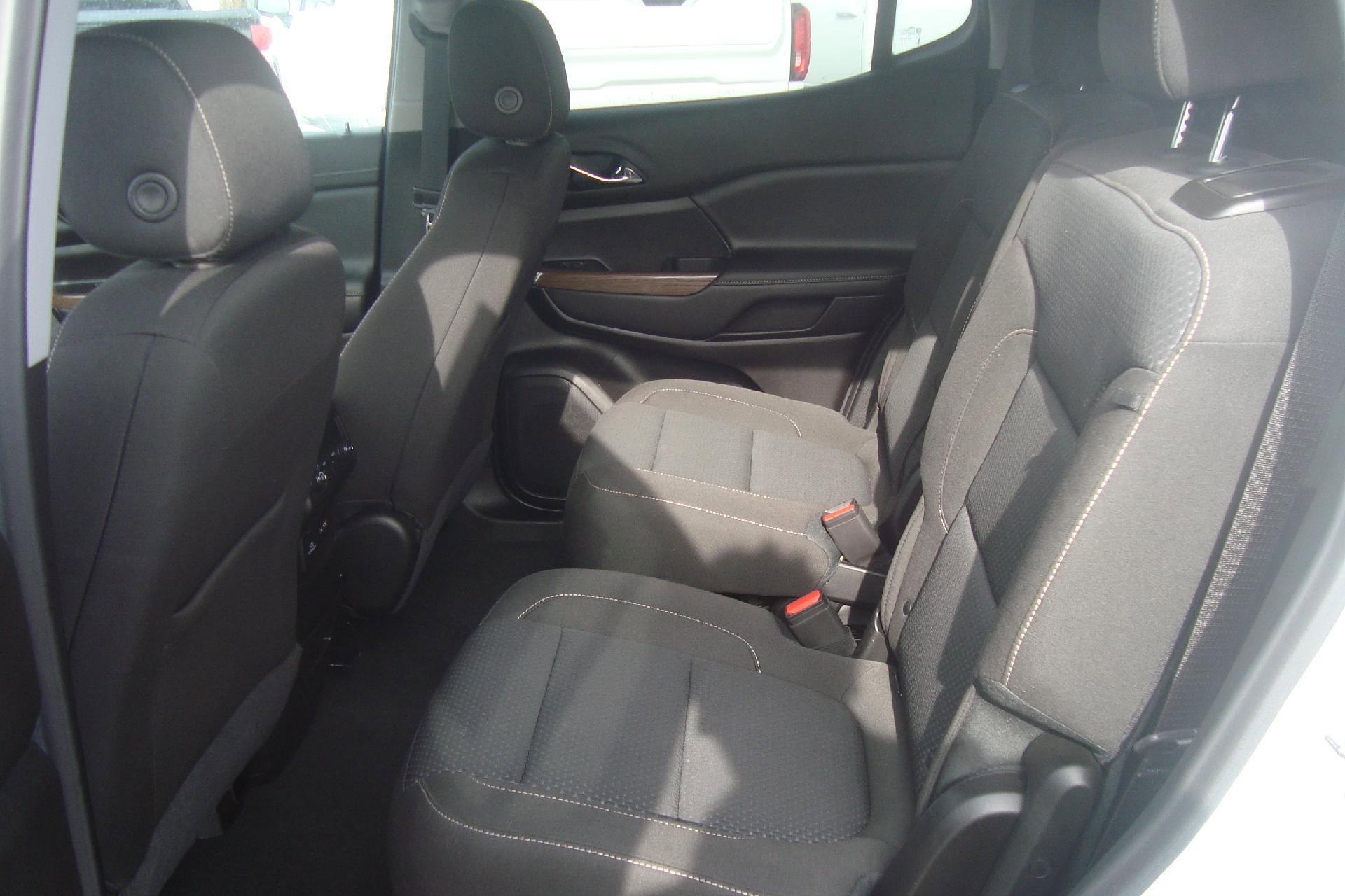 Used 2023 GMC Acadia SLE w/ Driver Convenience Package AWD/4WD image 17