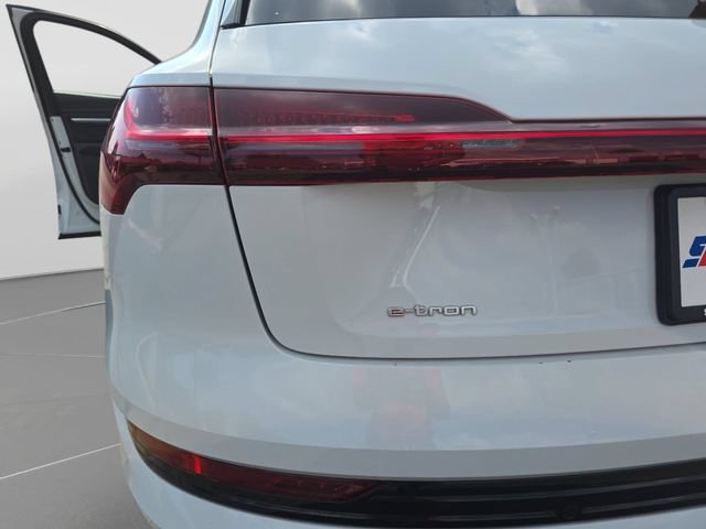 Used 2023 Audi e-tron Premium Plus w/ Premium Plus Package AWD/4WD image 37