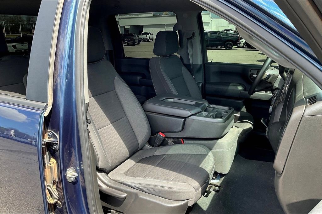 Used 2022 Chevrolet Silverado 2500 Custom w/ Custom Value Package image 7