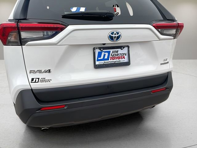 Used 2021 Toyota RAV4 LE image 12