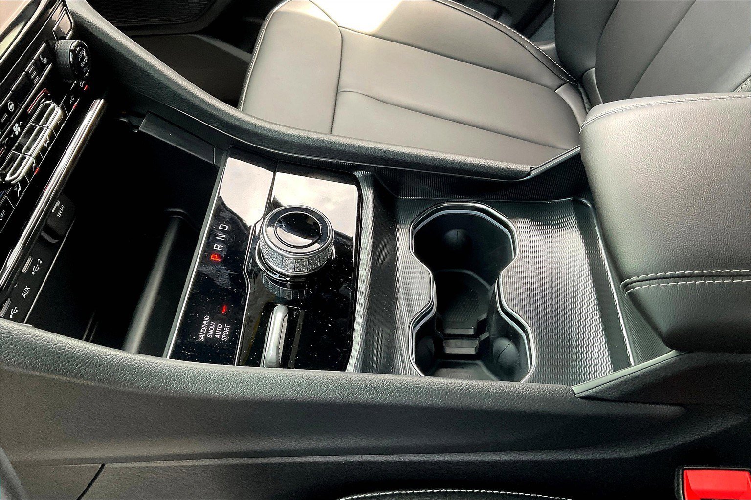 New 2025 Jeep Grand Cherokee Limited w/ Black Appearance Package image 8