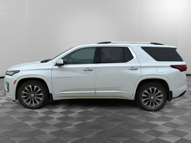 Used 2023 Chevrolet Traverse Premier AWD/4WD image 2
