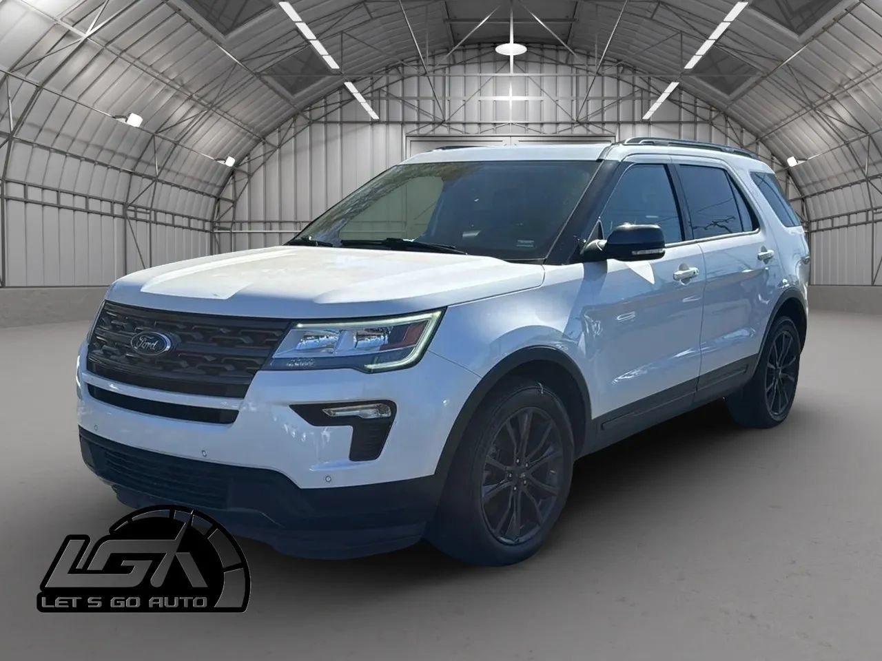 Used 2018 Ford Explorer XLT AWD/4WD image 3