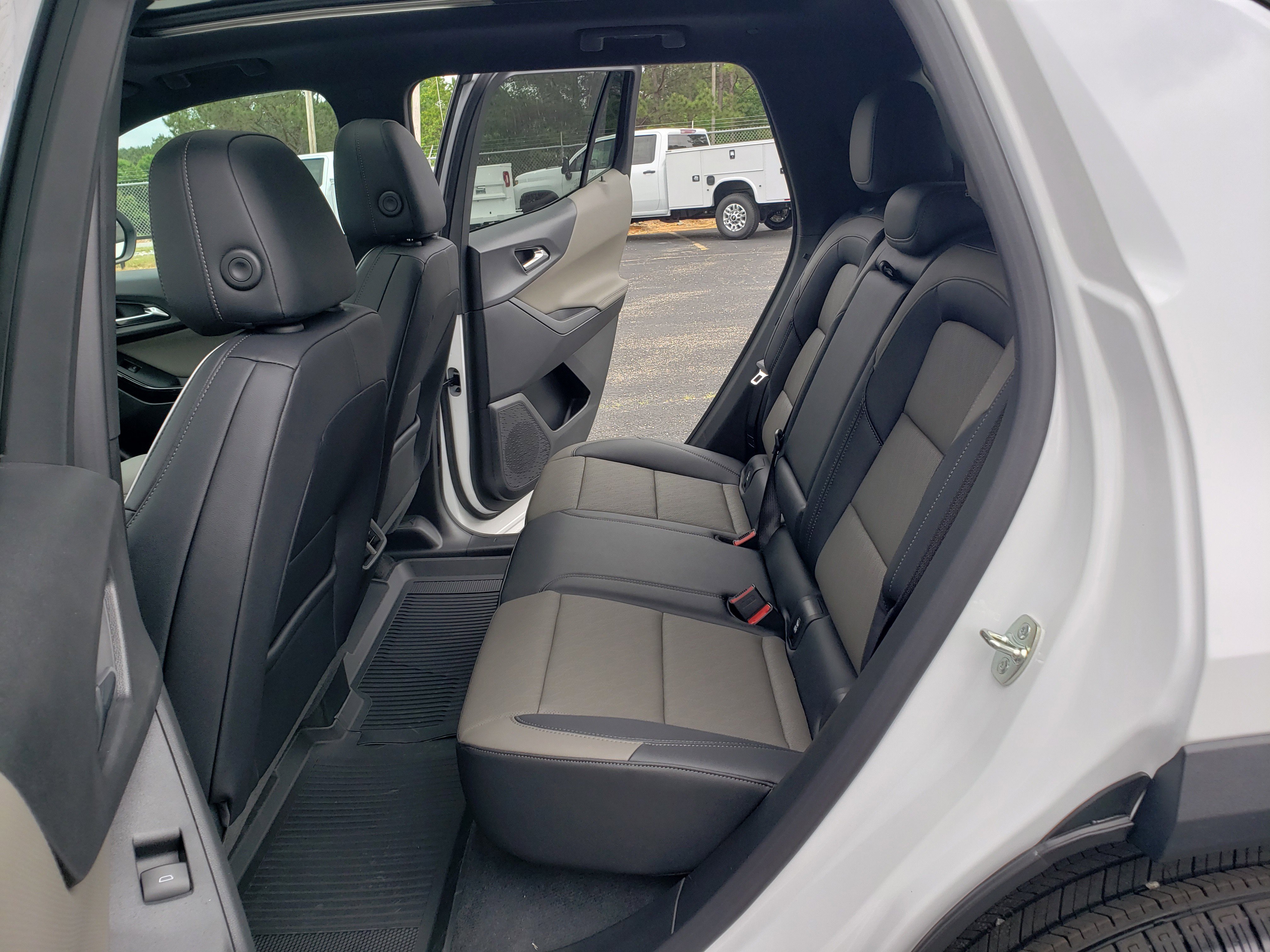 New 2026 Chevrolet Equinox LT FWD image 32