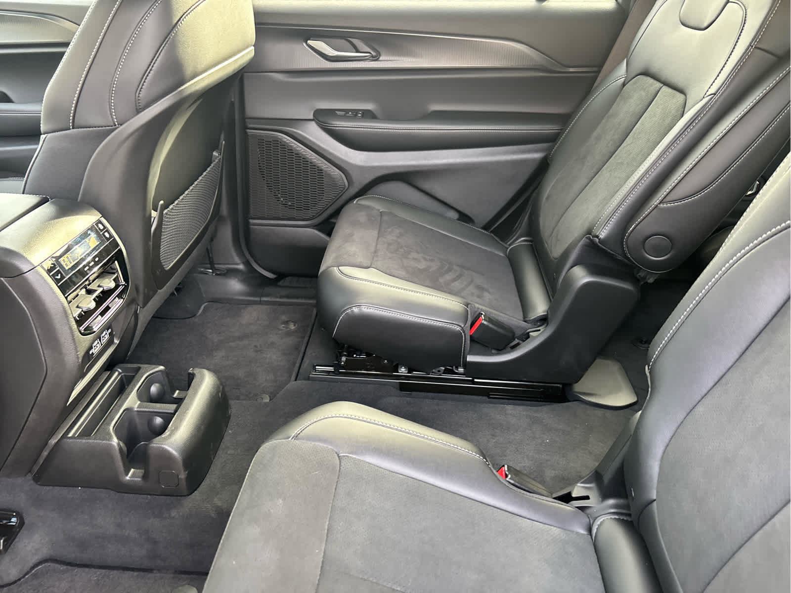 New 2025 Jeep Grand Cherokee L Laredo image 26