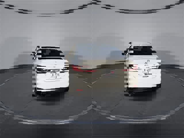 Used 2025 Toyota Camry SE image 7