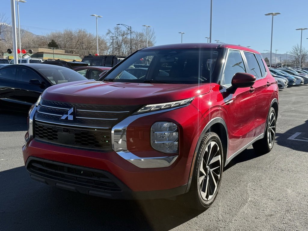 Used 2022 Mitsubishi Outlander ES image 3