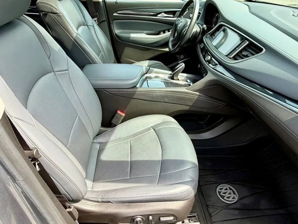 Used 2018 Buick Enclave Essence AWD/4WD image 18