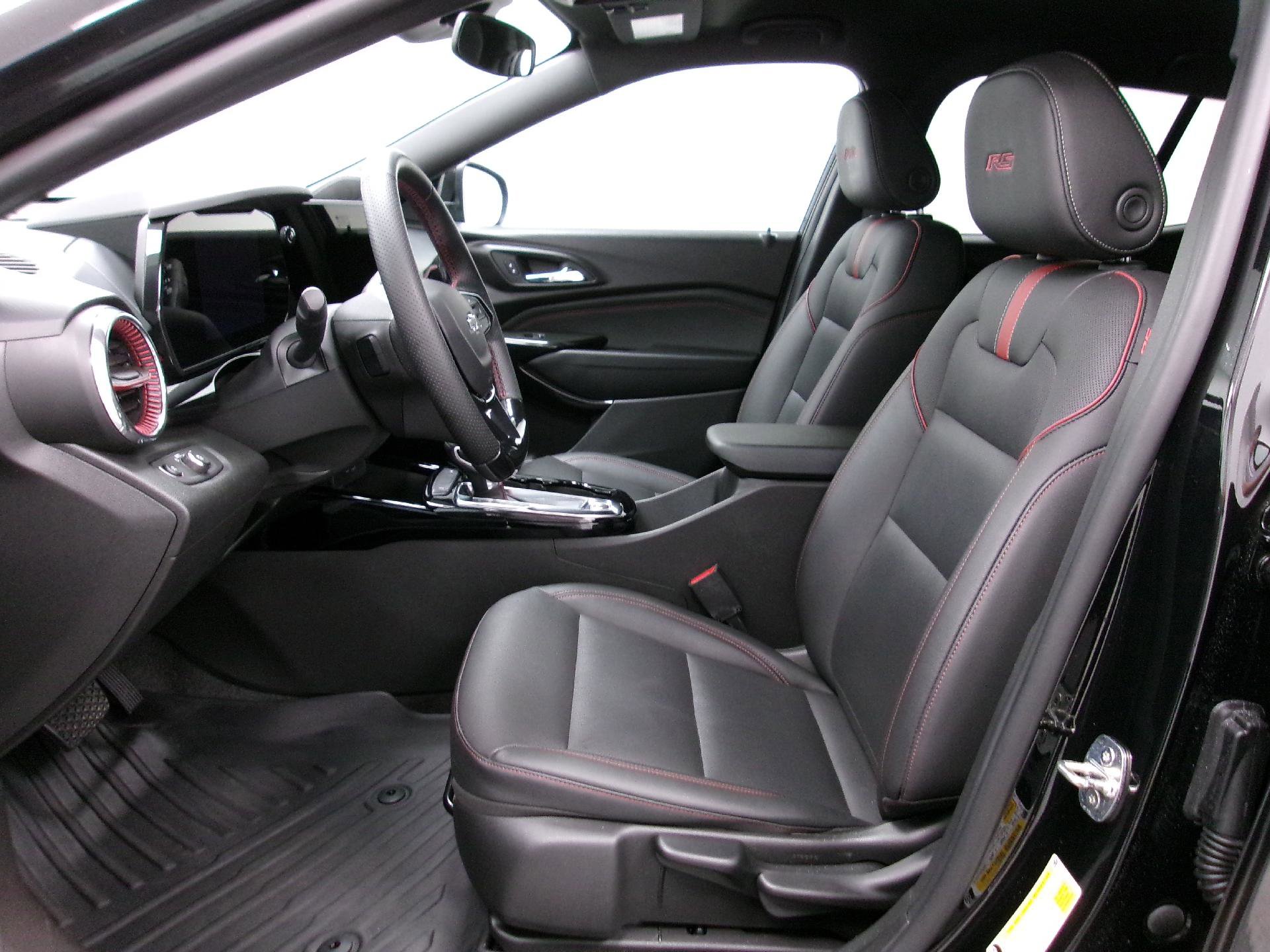 Certified 2024 Chevrolet Trax RS w/ Driver Confidence Package image 8