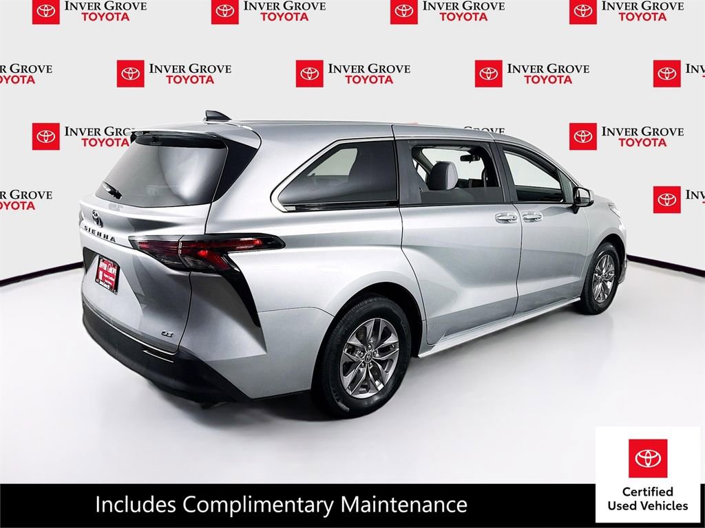 Certified 2025 Toyota Sienna LE image 5