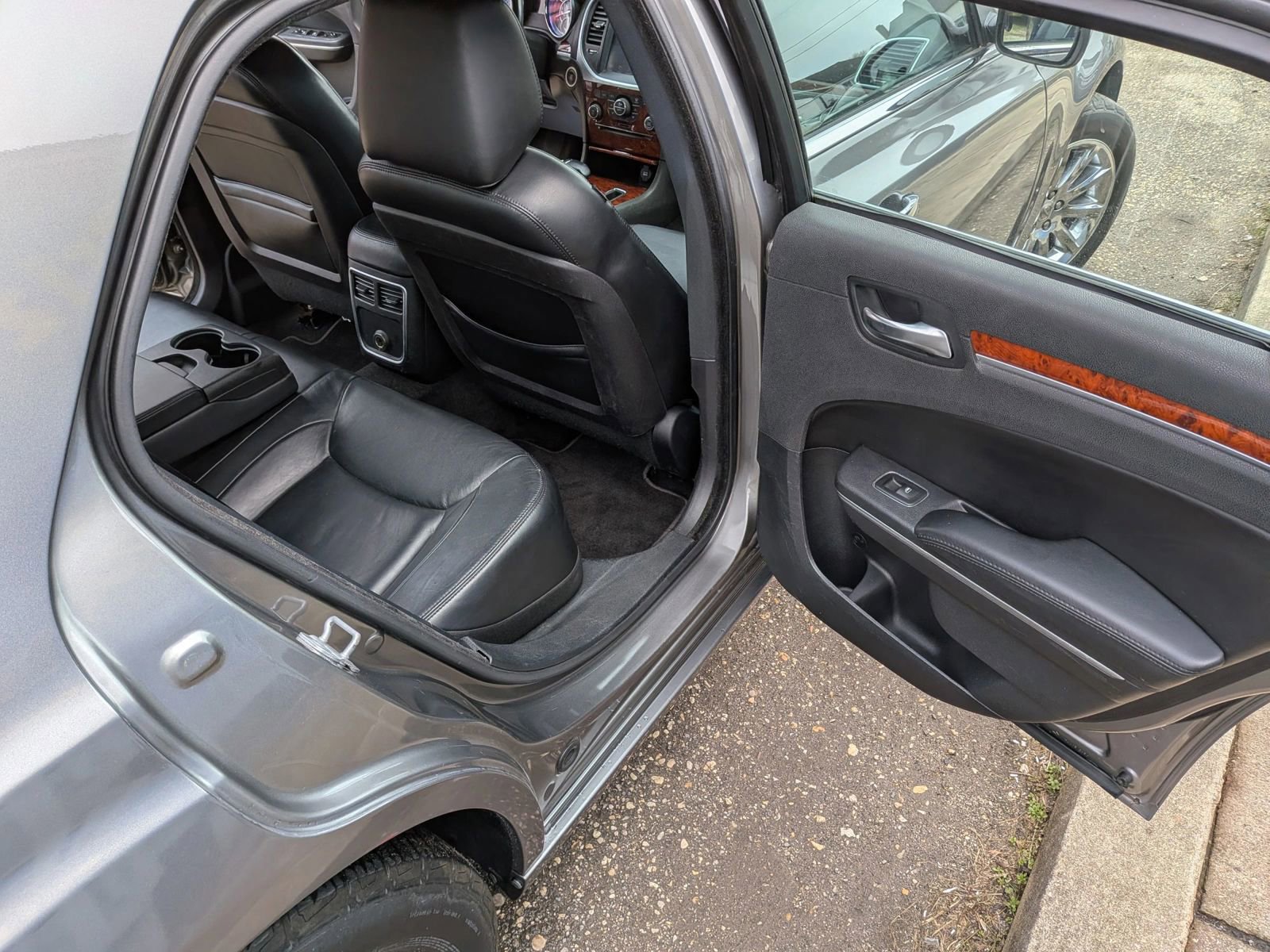 Used 2012 Chrysler 300 Limited image 27