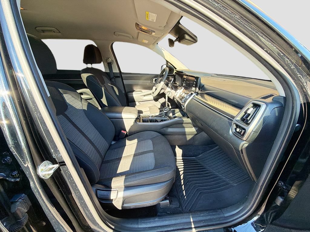 Used 2022 Kia Sorento LX FWD image 15