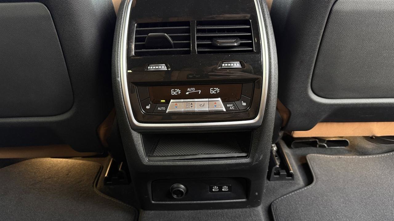 Used 2024 BMW X7 xDrive40i image 46